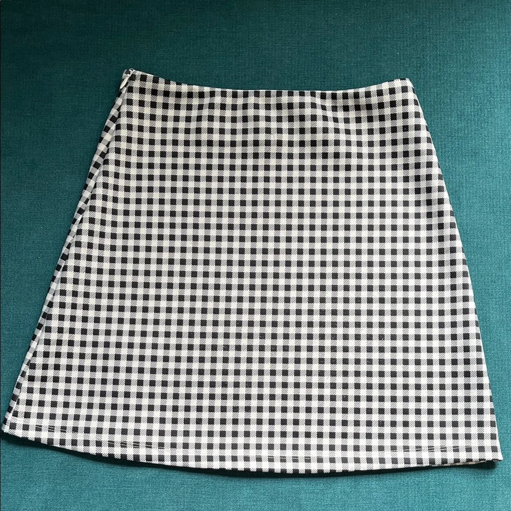 Princess Polly Black and White Gingham A-Line Mini Skirt- Like New- Size 2 - Picture 2 of 5